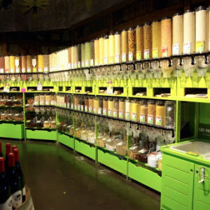 ceci est la photo d'une boutique bio coop, intérieur