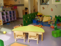 ceci est la photo d'une pièce pouvant accueillir des enfants
