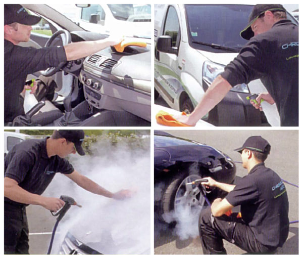 ceci est un montage de quatre photos d'une personne qui nettoie des voitures
